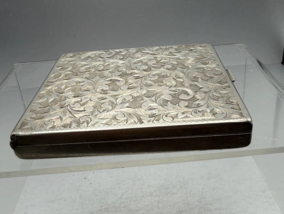 Antique Silver Makeup Compact With Flora Pattern & Leaf Scroll Pattern 3" 161 gr