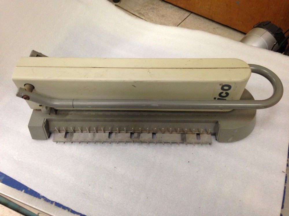 IBICO EB-19 Manual Binding Punch Machine.