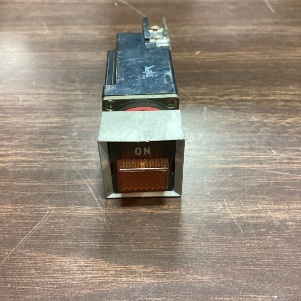 Allen Bradley 800MS-X016 Ser D 110/120V Pushbutton G96