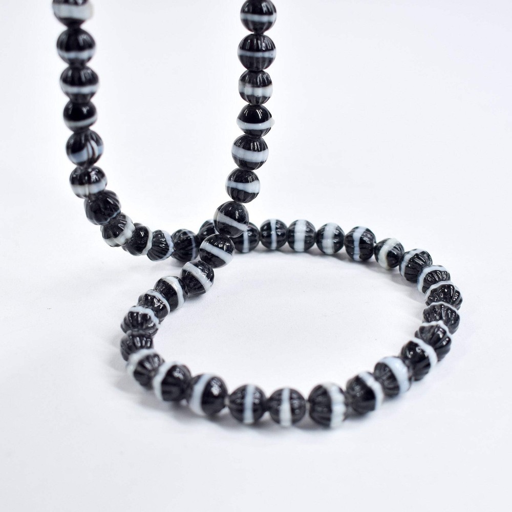 Dog Tooth Ruffle Black Trade Beads