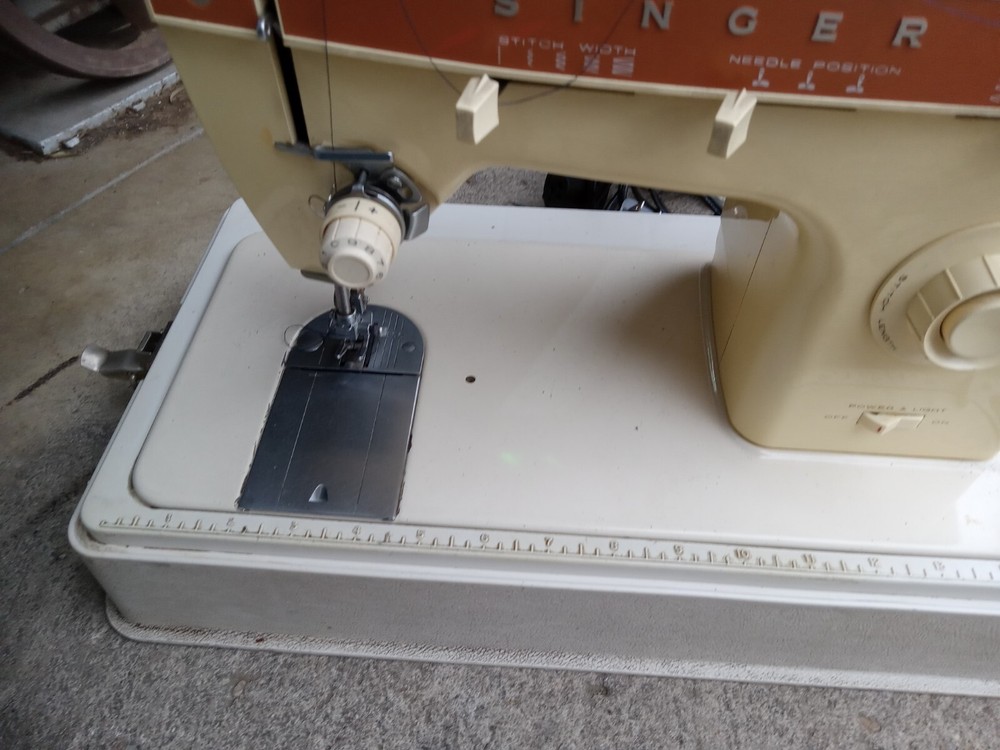 Vintage Singer 362 Sewing machine w/ Case, Controller,