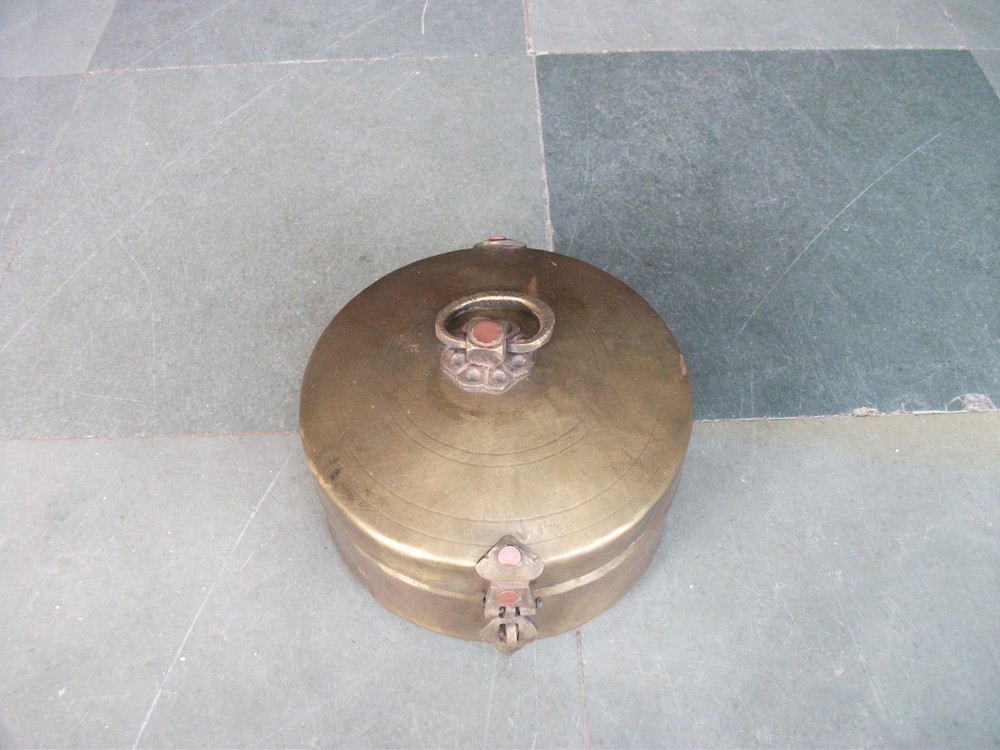 Vintage Brass Handcrafted Round Shape Solid Jewellery Box