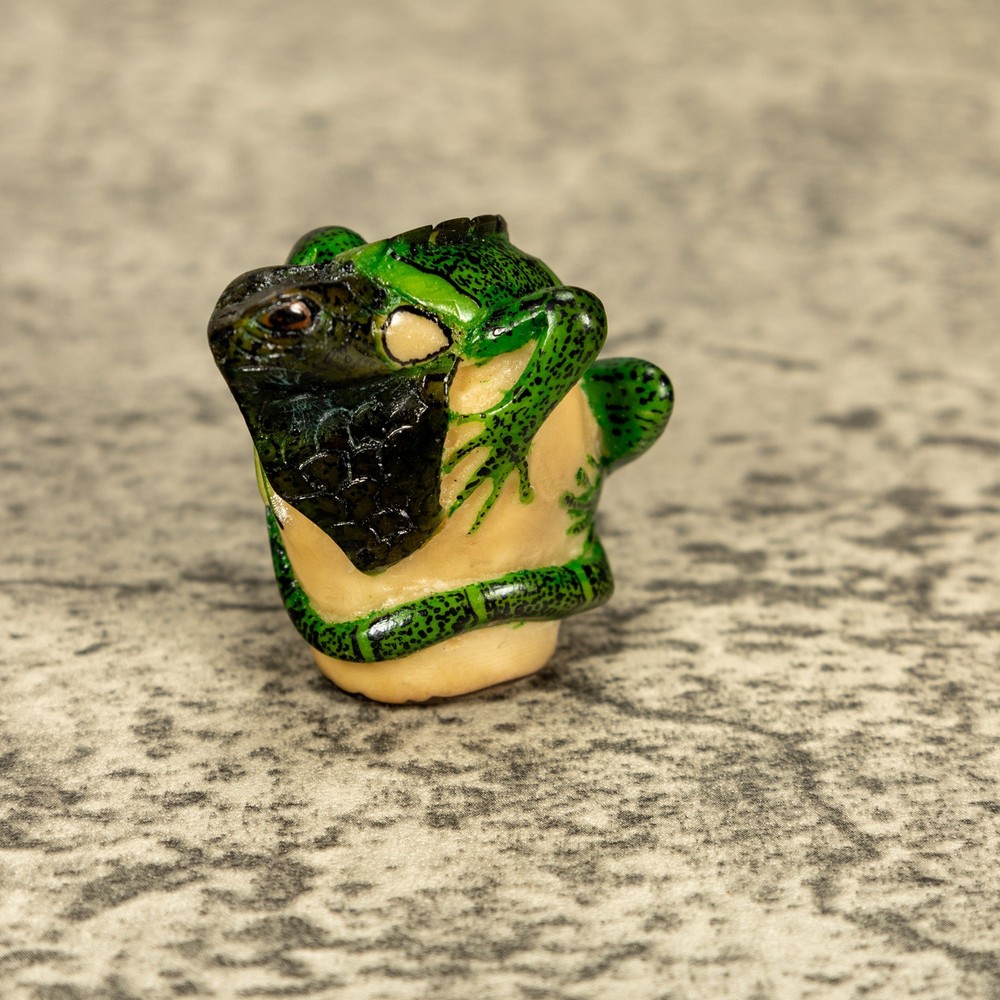 Green Iguana Lizard Tagua Nut Carving