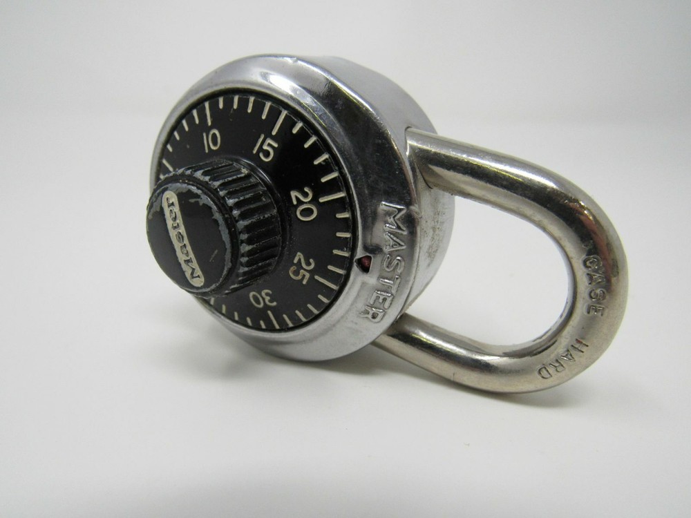 Master Lock Co Combination Pad Lock Back Key Hole 82346 V56
