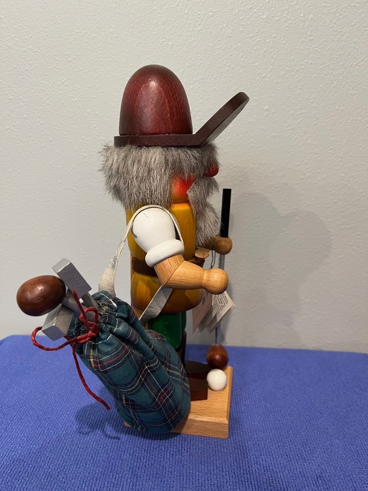 Christian Ulbricht Golfer Nutcracker with tag, 10.5"