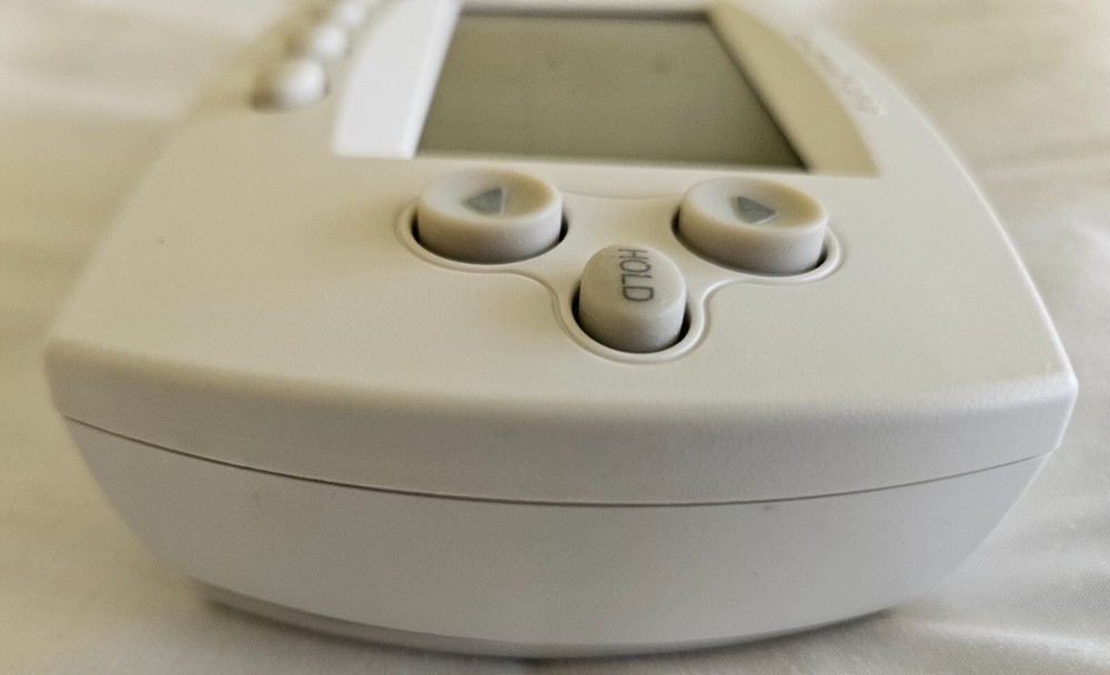 Honeywell Home Non-Programmable Thermostat – As Is, Untested, Clean Condition