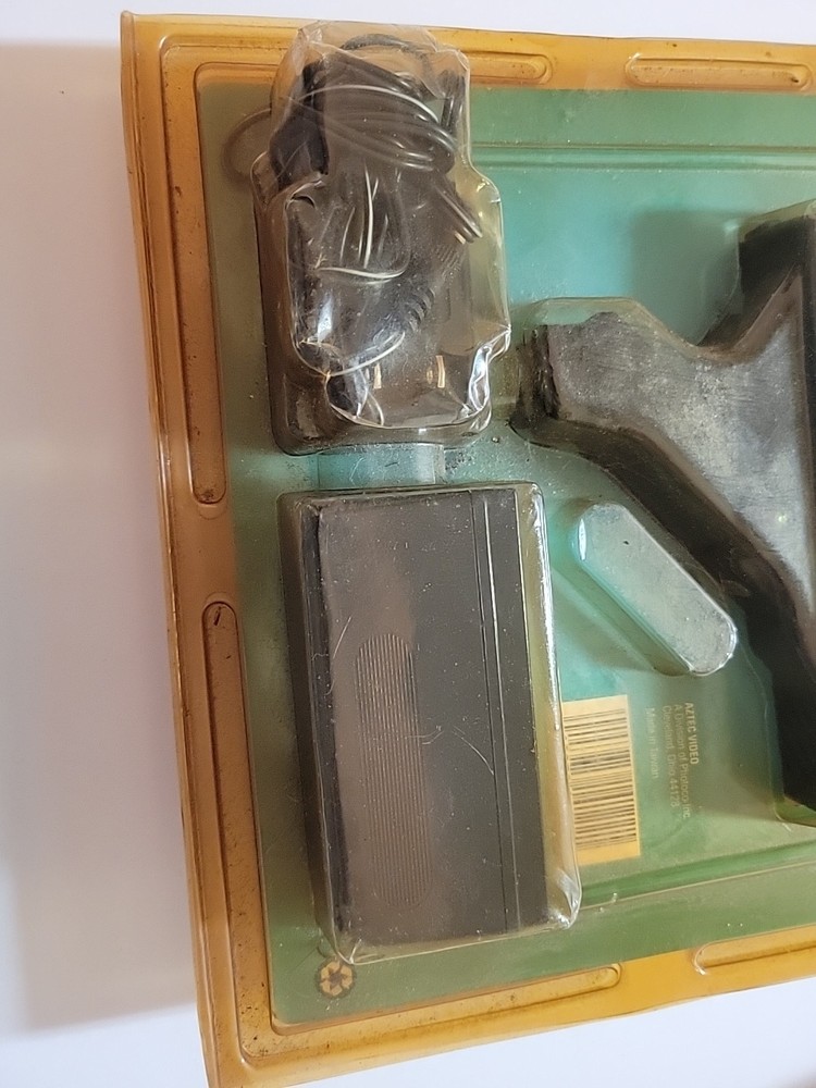 AZTEC VIDEO VARIABLE BRIGHTNESS VIDEO LIGHT FOR CAMCORDERS