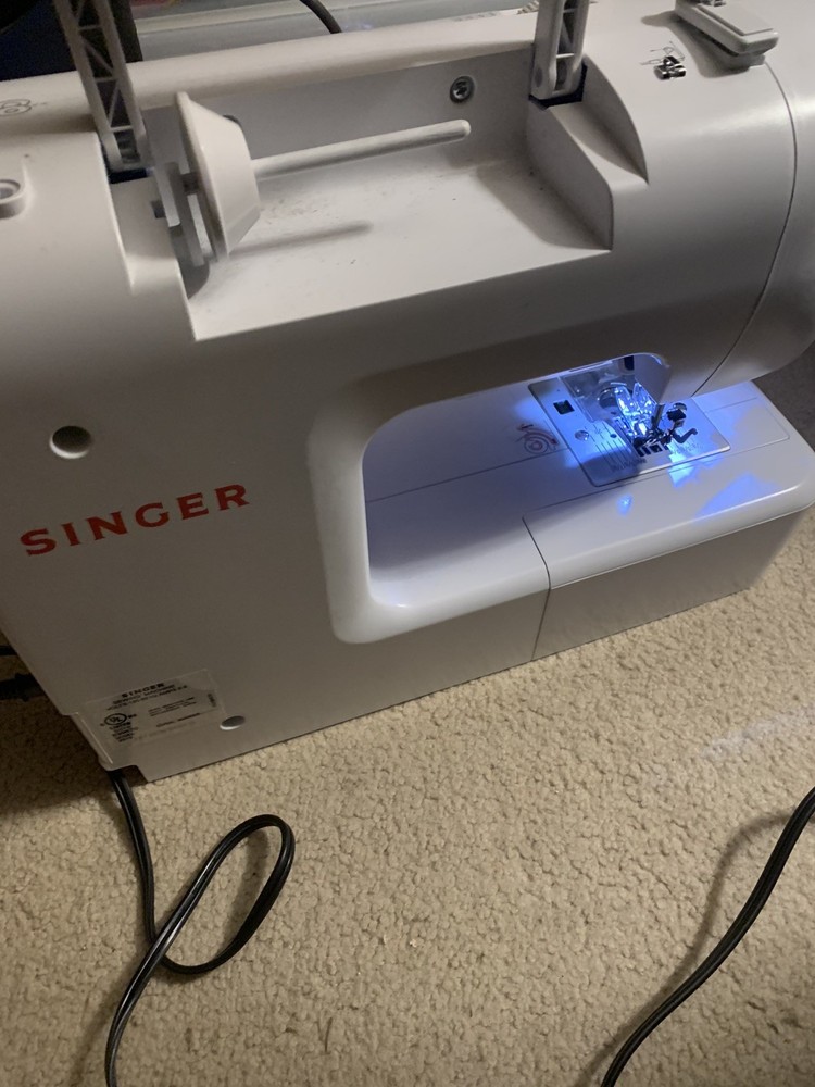 Singer Superb 2010 Computerized Programmable Sewing Machine W/ Pedal - WORKING