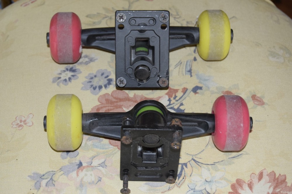 GENERIC SKATEBOARD TRUCKS with Wheels