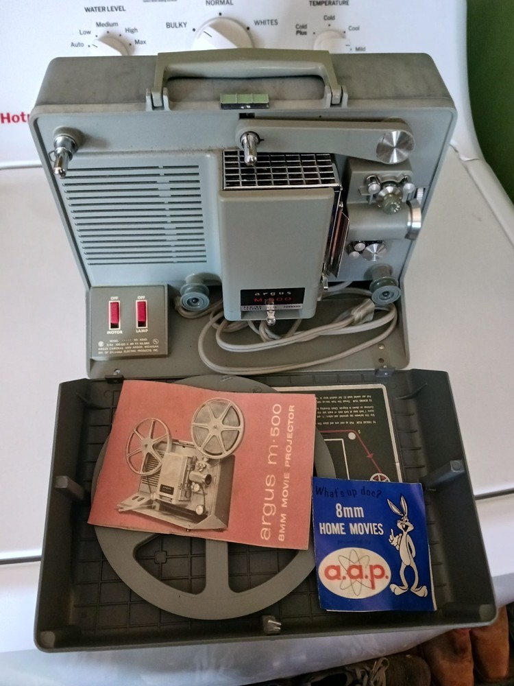 Argus Showmaster 500-A 8MM Portable Projector Untested
