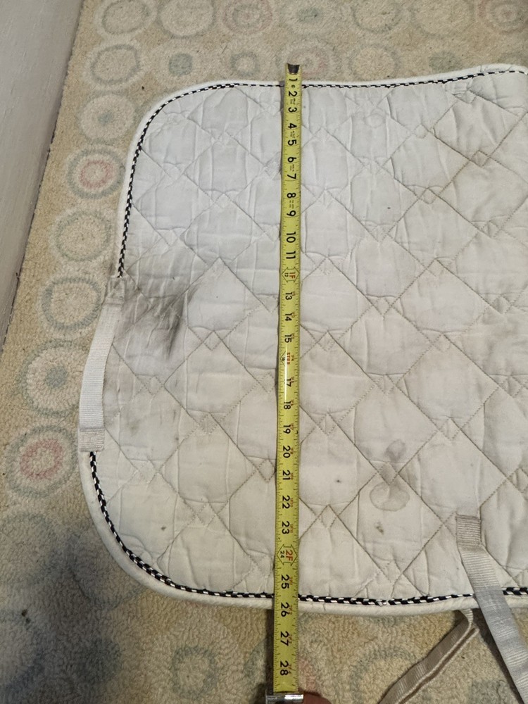 4 saddle pads in this bundle- multiple brands.