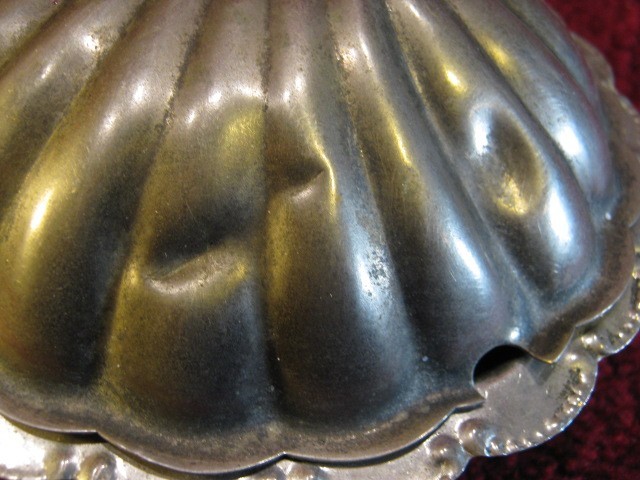 Silver Plated Hinged Clam Shell Sugar Dish With Spoon- 5” Diameter