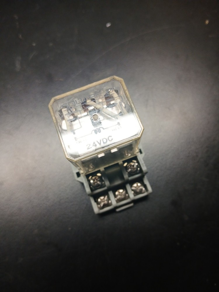 SQUARE D RELAY 8501 RSD43V53 with 8501NR43 SOCKET