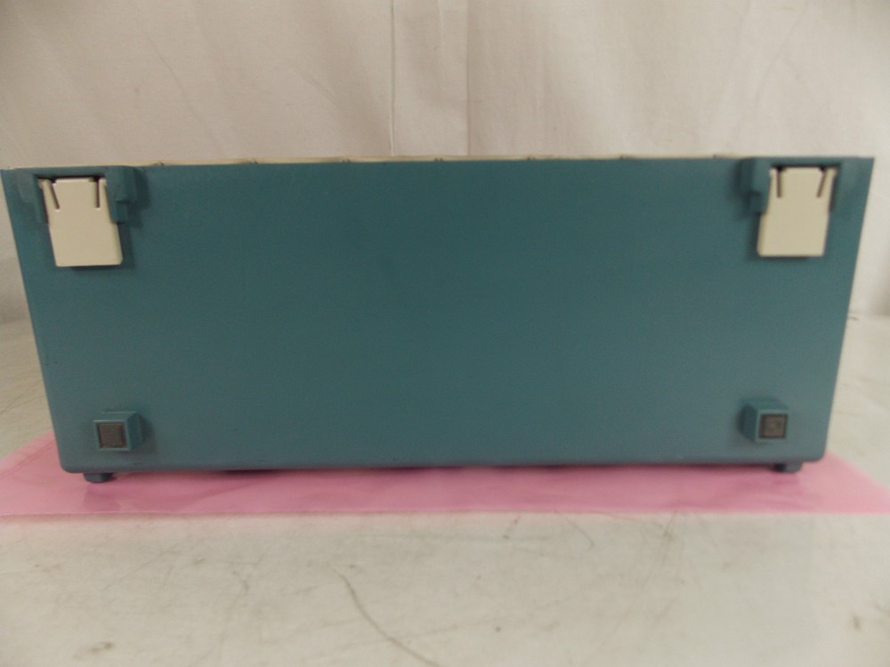 TEKTRONIX AFG 3252 ARBITRARY / FUNCTION GENERATOR CABINET/ COVER SHIELD
