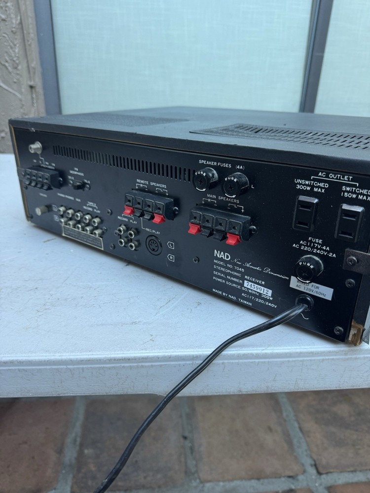 NAD 7045 stereo receiver good