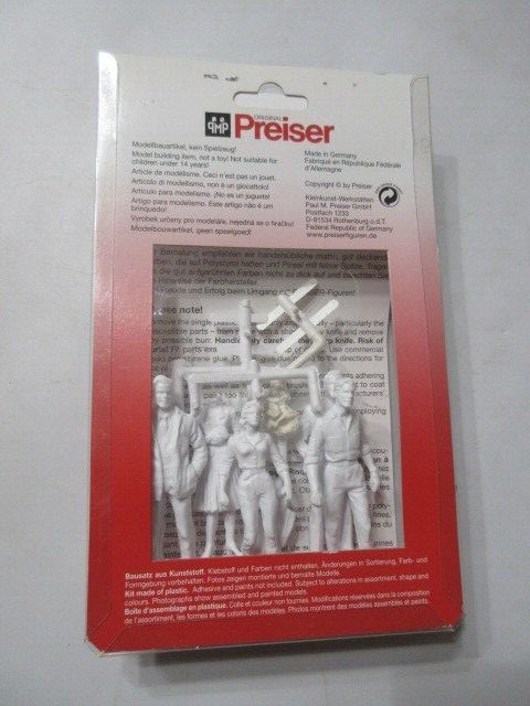 Original Preiser 1:22,5 Passers-by plastic kit