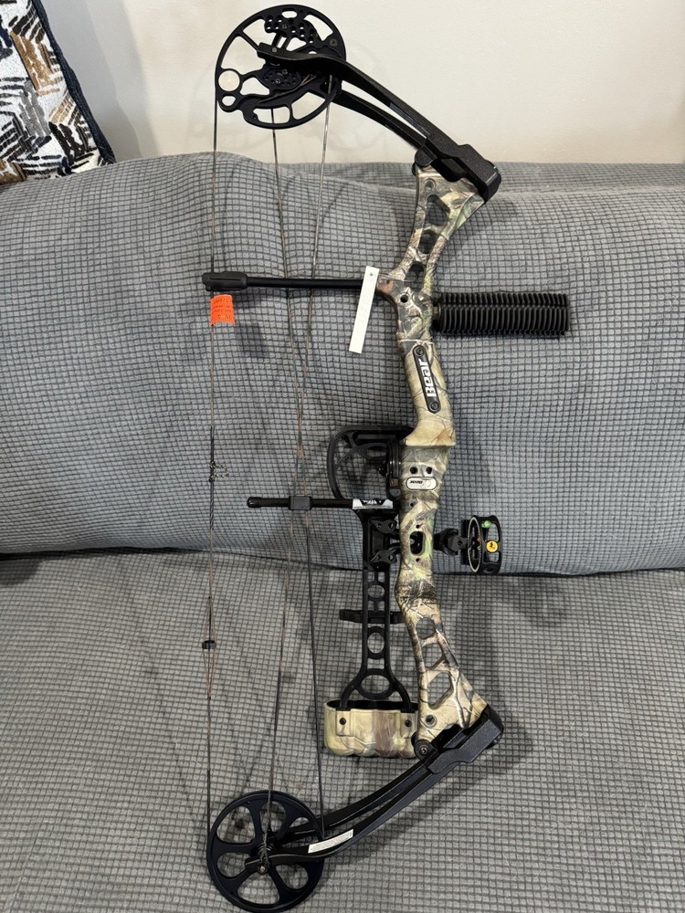 Bear Archery Encounter Right Hand 29" 70 lbs. Draw Hunting Compound Bow Extras