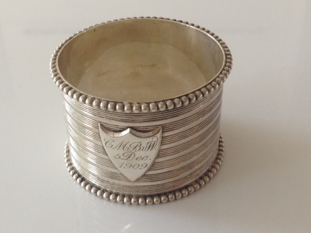 ANTIQUE DUTCH SOLID SILVER NAPKIN RING WITH PATTERN OF PEARLS ON RIM