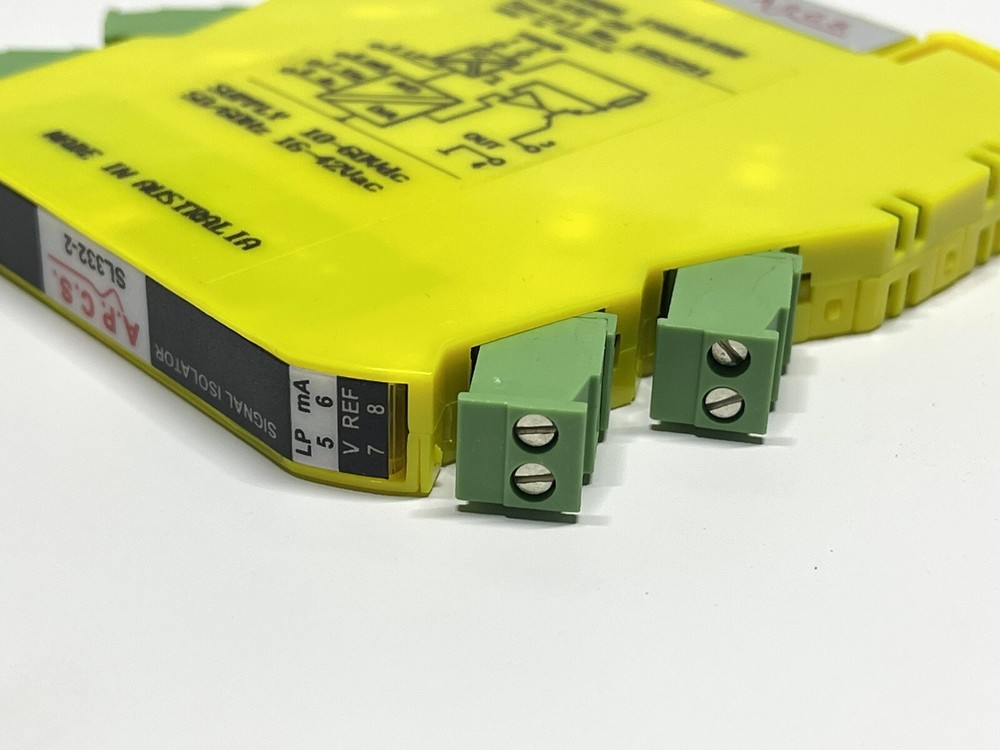 A.P.C.S. Ness Signal Isolator SL332 20 Field Programmable V mA Selectable