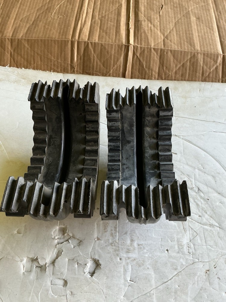T.B. WOOD’S / NO. 10 SURE-FLEX COUPLING SLEEVE.(MISSING STEEL RING).