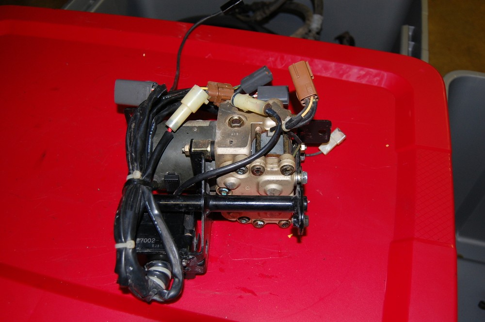 1996 KAWASAKI GPZ1100 ABS PUMP UNIT MODULE 16082-1141
