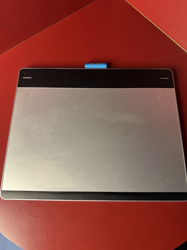 Wacom CTH-680 Intuos Medium Creative Touch Tablet - NO PEN