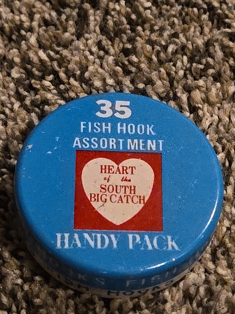 Vintage Southern Fishhook 35 Pc Assortment  In Original Tin