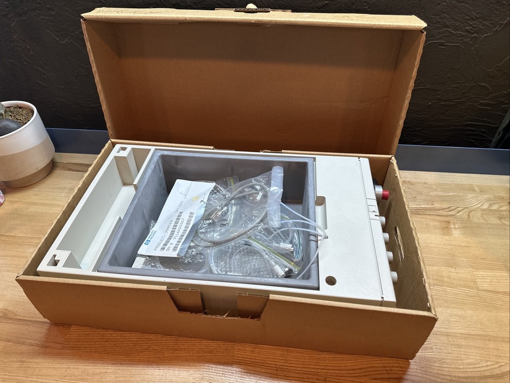 HEWLETT PACKARD HPLC 1050 LIQUID CHROMATOGRAPH SYSTEM 79856A