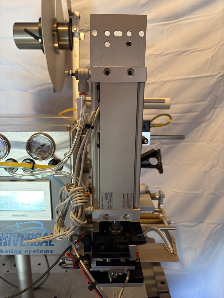 l-60 Left hand Labeler Universal labeling systems