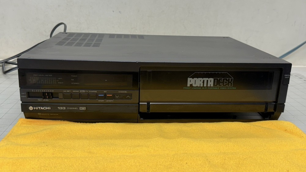 HITACHI VT-TU98A PORTADECK VIDEO SYSTEM TUNER ONLY POWERS ON - REST UNTESTED 🔥