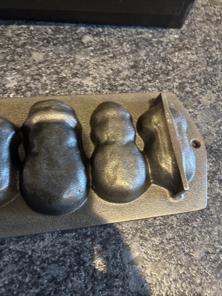 Cast Iron Snowmen Baking Pan