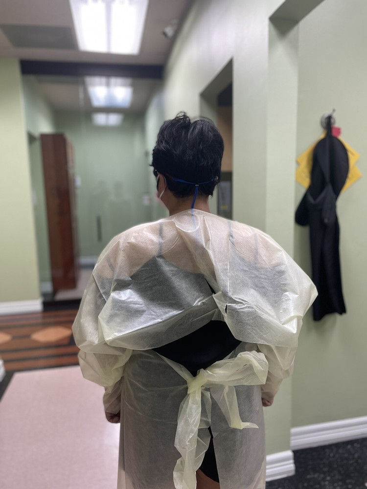 Disposable gowns 10 - One Size Fits Most