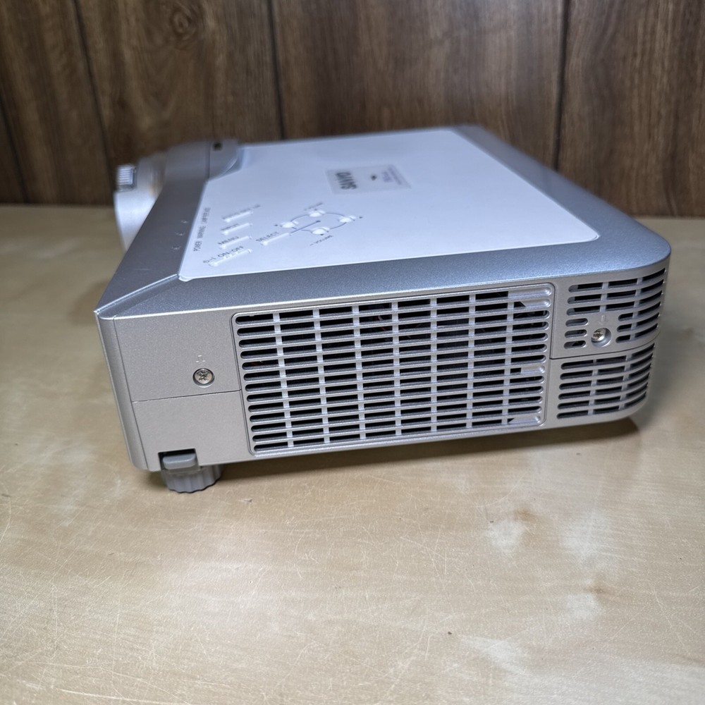 Sanyo PLC-XU87 Pro xtraX Multiverse Projector Home Office