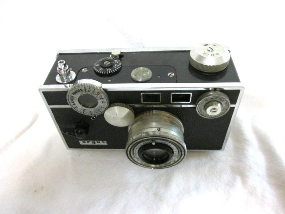 VINTAGE 1950s ARGUS C3 CAMERA WORKS!!