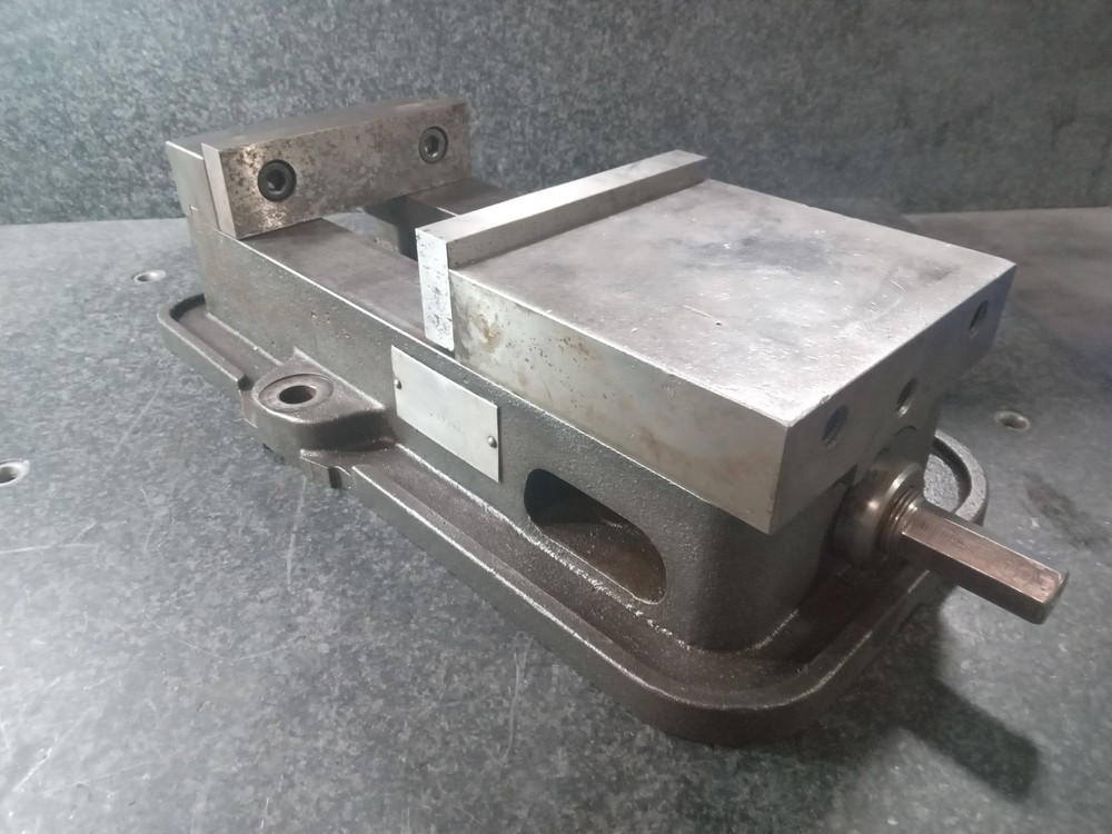 Kurt D60 Milling Vise 6" NO HANDLE