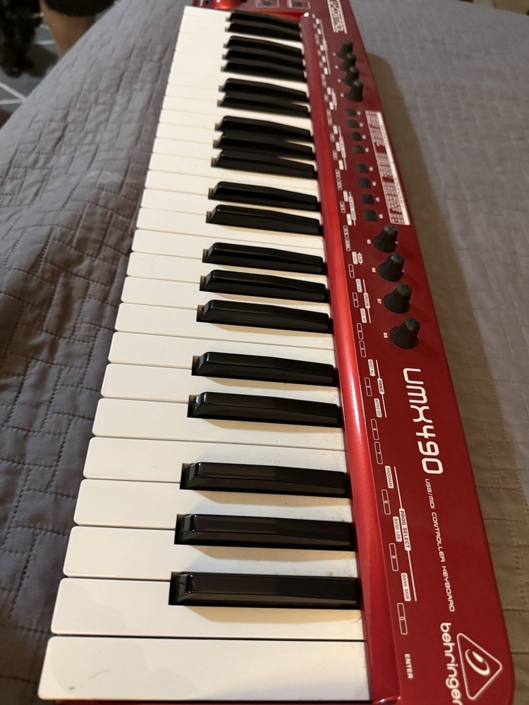 Behringer UMX490 Midi Controller Keyboard