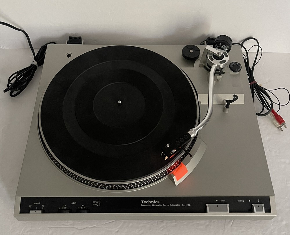 TECHNICS SL-220 FREQUENCY GENERATOR SERVO AUTOMATIC TURNTABLE no belt no cover