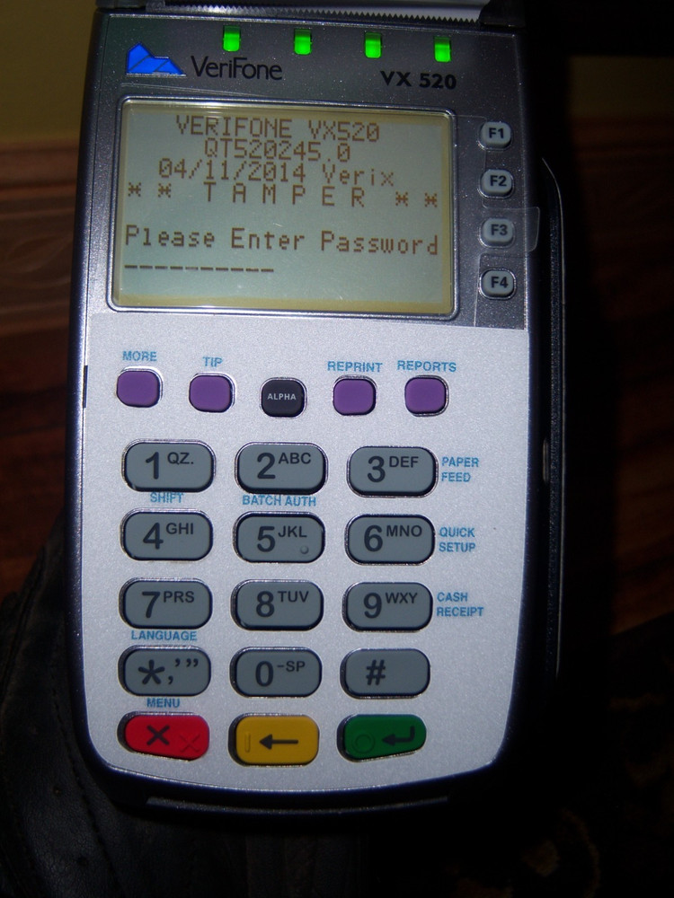 Verifone VX520 CTLS credit card reader