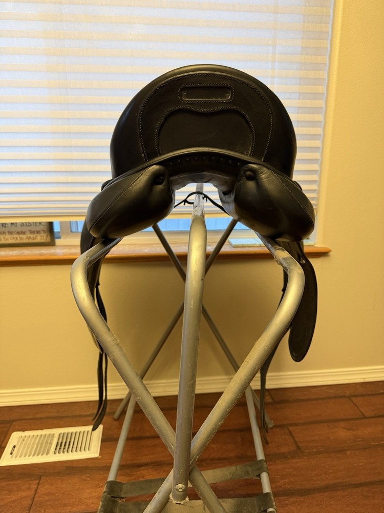 Bruno DelGrange medium tree dressage saddle 17.5