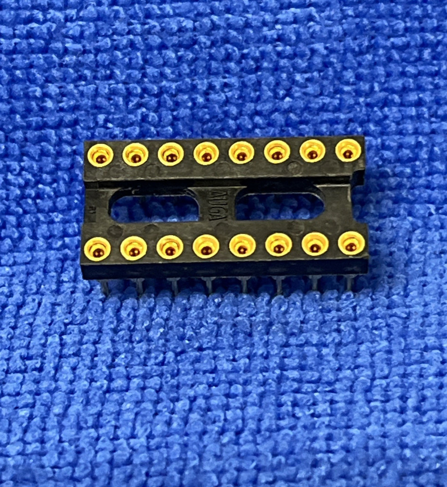 AUGAT ~ 1016-AG10D ~ PLUG-IN ELECTRONIC COMPONENTS SOCKET