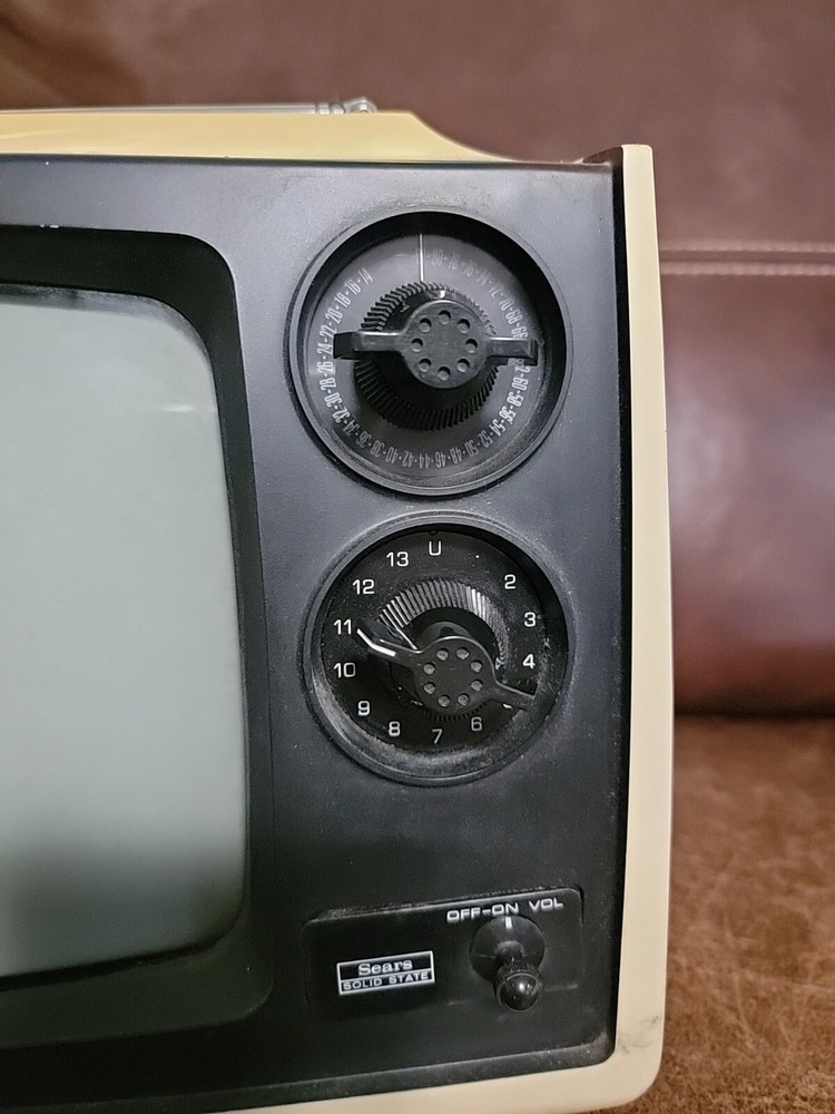 Vintage 1978 Sears Solid State TV 564.50040512