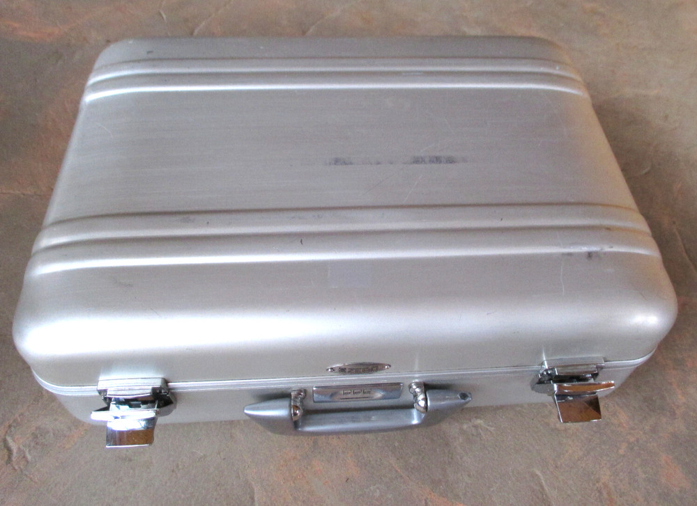 Zero Centurion Elite Locking Aluminum Briefcase / Protective Storage Case & Foam