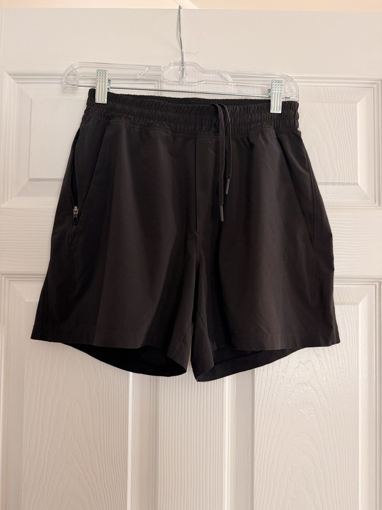 LULULEMON PACE BREAKER SHORT, NWOT, SQUARE DOT