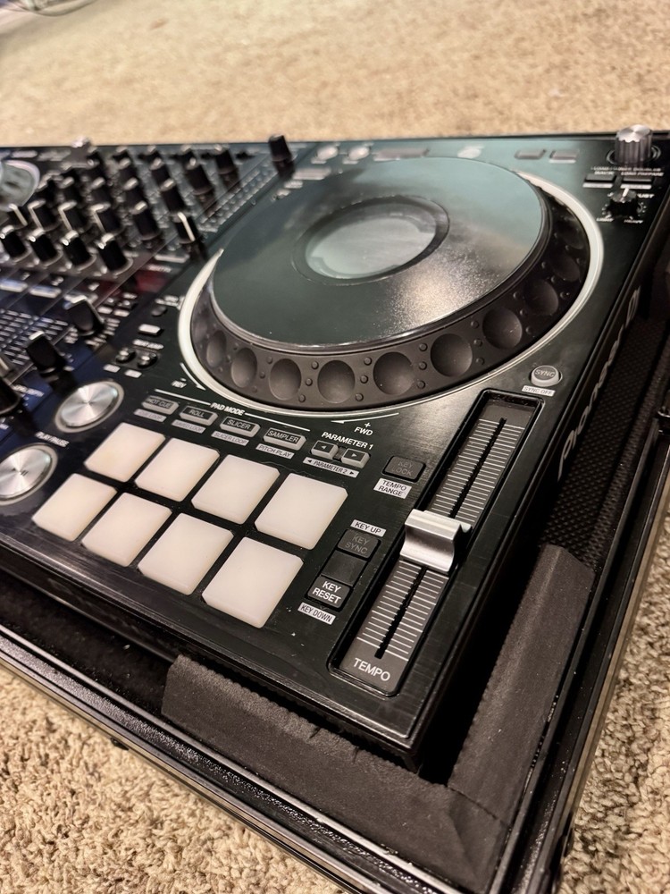 Pioneer DJ DDJ-1000SRT Controller *W/ FLIGHT CASE*