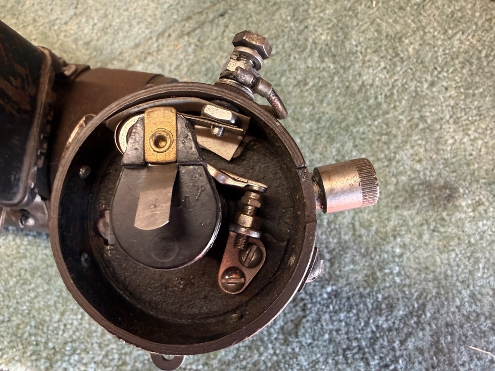 Indian '38-'42 'Four' Generator/Distributor Assembly 6v (#0136)