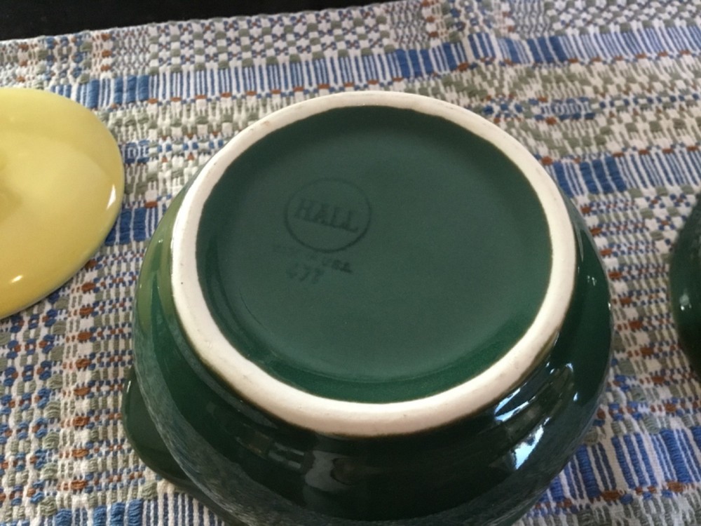 Set Vintage Hall yellow and green cookware/serveware chick handle