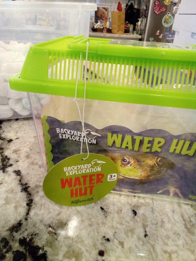 Toysmith Backyard Water Hut