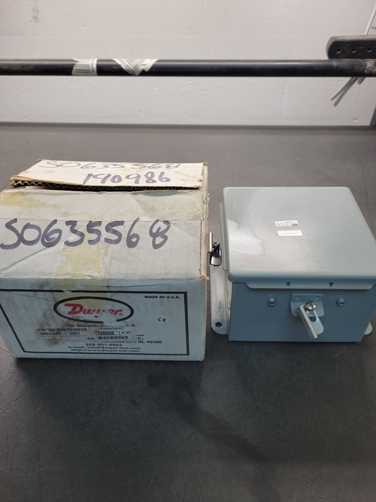 Dwyer 1824-10 Pressure Switch w/Enclosure.