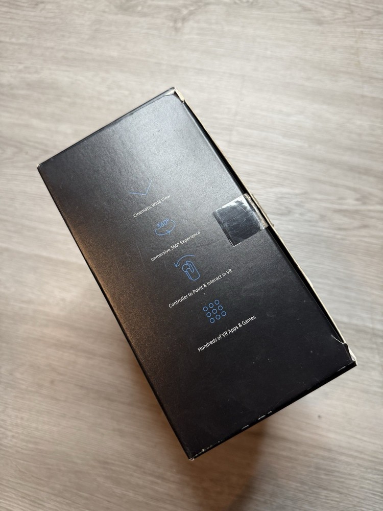 Samsung Gear VR SM-R325 With Controller