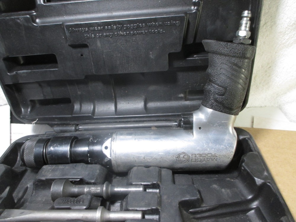 Matco Tools Air Chisel MTCR2 w/ Case & 5 Bits